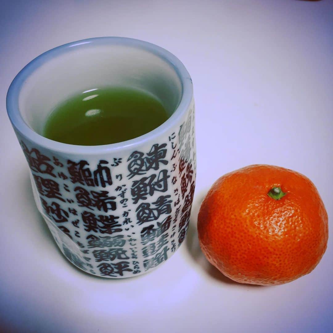 大岡源一郎のインスタグラム：「緑茶は良いよなぁ。」
