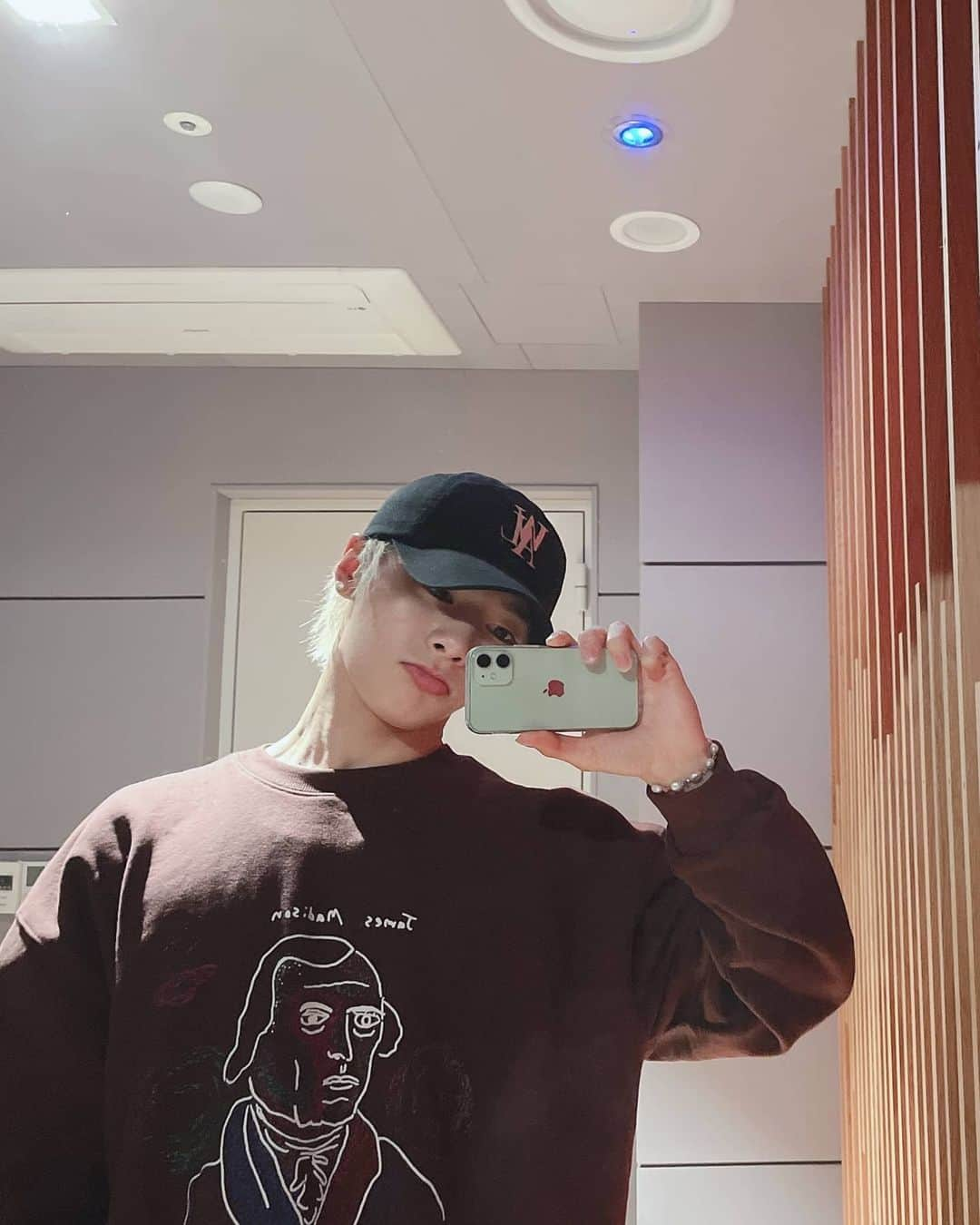 Stray Kidsさんのインスタグラム写真 - (Stray KidsInstagram)「어제💕 #StrayKids#STAY#OOTD#IN스타그램#🦊」1月13日 17時26分 - realstraykids