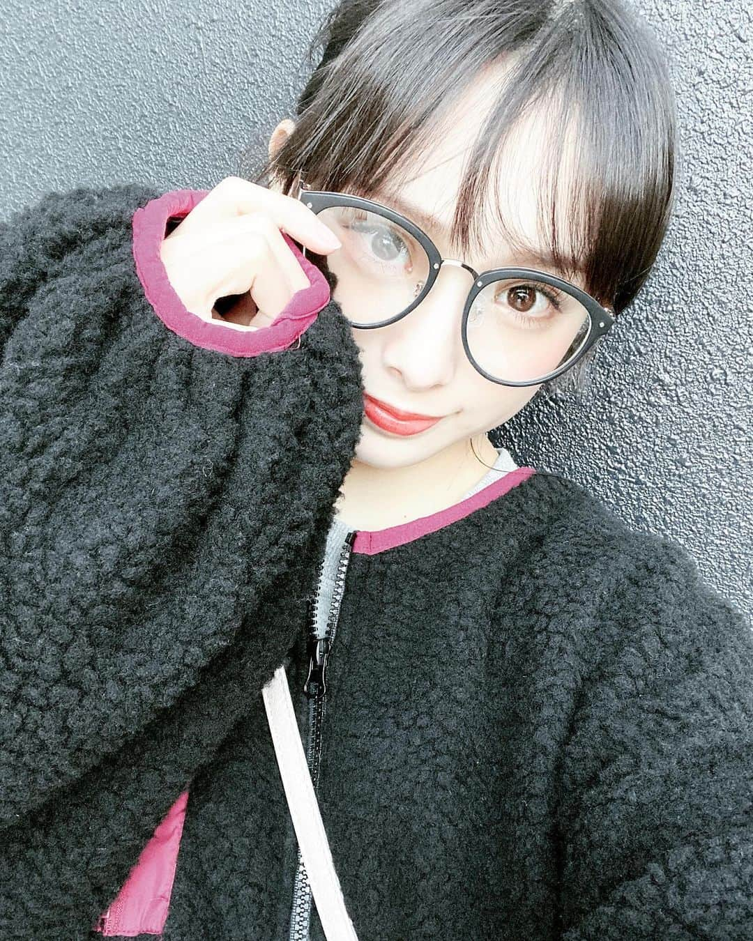 梅山恋和さんのインスタグラム写真 - (梅山恋和Instagram)「☺︎  オフな日のオフショット笑  #メガネ女子#カジュアルコーデ #557#おもち映え」1月13日 17時31分 - cocona_umeyama