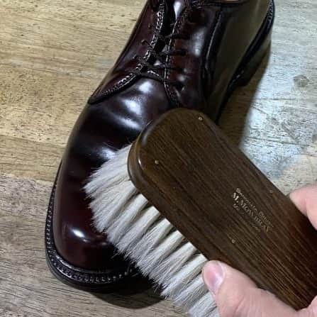 m.mowbrayさんのインスタグラム写真 - (m.mowbrayInstagram)「山羊毛は3.7cmと毛足を長くして、ただでさえ柔らかい山羊毛をよりソフトなタッチにしています。  #mmowbray#モゥブレィ #シューケア #shoecare #靴磨き」1月13日 17時47分 - m.mowbray
