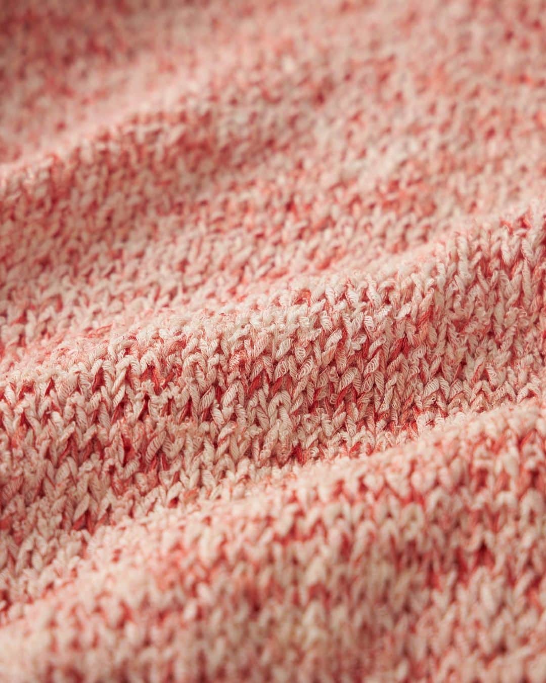 23区さんのインスタグラム写真 - (23区Instagram)「. 〈Recommend Spring Knit〉 一気に春らしさを取り込める、コットン素材の鮮やかなマーブル柄ニット。 ボリュームのある見た目ながら軽めの素材で、まだ寒い春先にも暖かくご着用いただける春ニットです。  【onward crosset Spring Knit特集】 coming soon...!  . #23区 #23區  #staystylish ﻿ #onward_staystylish﻿ #ステイスタイリッシュ﻿ #23ku_春ニット」1月13日 17時42分 - 23ku_official