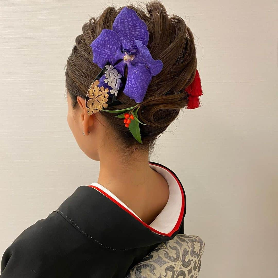 Tomoyo Kitamuraさんのインスタグラム写真 - (Tomoyo KitamuraInstagram)「先日のお客様♡ 上目の和髪に簪と生花を  #ヘアメイク #ヘアセット #ヘアアレンジ #ヘアスタイル #銀座#美容師 #ウェディング#ウェディングヘア #ブライダル#ブライダルヘア #結婚式#プレ花嫁#花嫁#前撮り#着物#浴衣 #シニヨン#ダウン#夜会巻き #ヘアメイクリハーサル #bride#bridehair#bridal#updo#upstyle」1月13日 17時42分 - tmy_o3.pugmi