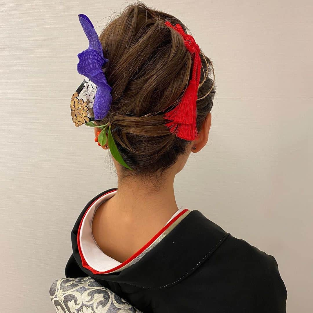 Tomoyo Kitamuraさんのインスタグラム写真 - (Tomoyo KitamuraInstagram)「先日のお客様♡ 上目の和髪に簪と生花を  #ヘアメイク #ヘアセット #ヘアアレンジ #ヘアスタイル #銀座#美容師 #ウェディング#ウェディングヘア #ブライダル#ブライダルヘア #結婚式#プレ花嫁#花嫁#前撮り#着物#浴衣 #シニヨン#ダウン#夜会巻き #ヘアメイクリハーサル #bride#bridehair#bridal#updo#upstyle」1月13日 17時42分 - tmy_o3.pugmi