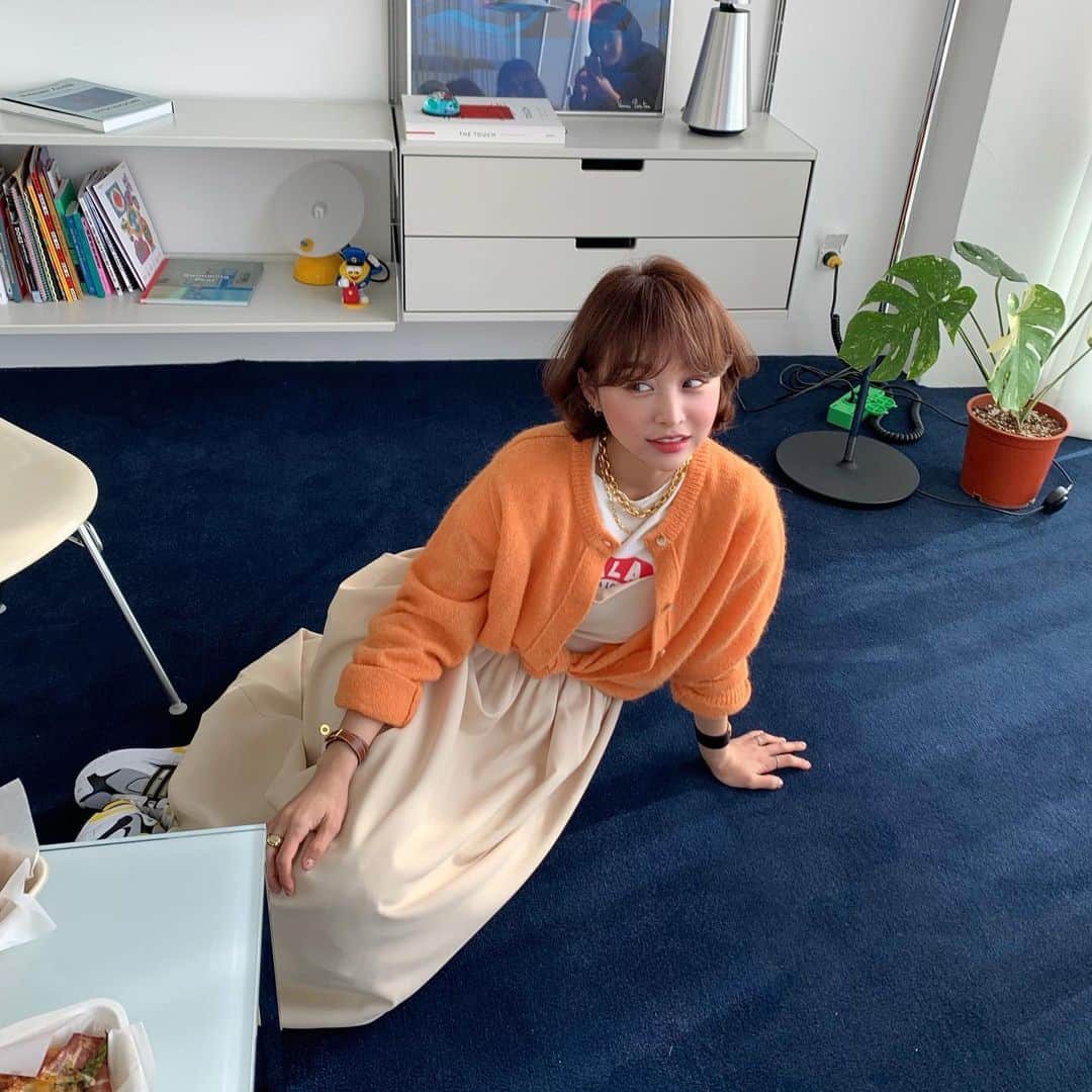 イム・ジヒョンさんのインスタグラム写真 - (イム・ジヒョンInstagram)「색감이 봄일세🧡💛🧡💛 옷은 #임블리,  신발은 #아디다스 (아디다스에서 선물로 보내주셨어요! #제품제공)」1月13日 17時50分 - imvely_jihyun