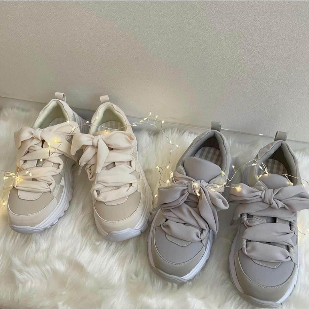 MAJESTICLEGONさんのインスタグラム写真 - (MAJESTICLEGONInstagram)「﻿ #春割﻿ #2021ss﻿ ﻿ \ new arrival shoes 🌸 /﻿ ﻿ ﻿ #ベルト付ローファー﻿ #クリーミーフカフカパンプス﻿ #ショートウエスタンブーツ﻿ #ボリュームスニーカー﻿ #レースアップストレッチブーツ﻿ ﻿ ﻿ こちらの新作はなんと春割対象です！﻿ 春物新作がお得なフェアで﻿ ひと足先に春キブン🌸﻿ ﻿ ぜひ、お見逃しなく！！﻿ ﻿ ﻿ ※店頭入荷済み﻿ ※遠方の店舗は遅れての入荷の場合がございます﻿ ※オンラインストアは順次販売開始﻿ ﻿ ﻿ #マジェスティックレゴン#新作#春コーデ#春ファッション#春物#SS#ガーリー#フェミニン#かわいい#おとなかわいい#instalike#instagood#ootd#インスタ映え」1月13日 17時53分 - majesticlegon_official