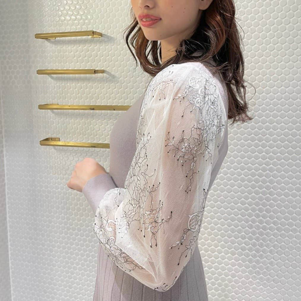 MAJESTICLEGONさんのインスタグラム写真 - (MAJESTICLEGONInstagram)「﻿ #春割﻿ #2021ss﻿ ﻿ \  Spring maje..❤︎ /﻿ ﻿ ﻿ #2wayロングスウェット﻿ #ニュアンスレーススカート﻿ #フレンチレディロングワンピ﻿ #レーススリーブレディニットワンピ﻿ ﻿ ﻿ こちらの新作はなんと春割対象⭐︎⭐︎﻿ お得にひと足先に春キブン🌸﻿ ﻿ ぜひ、お見逃しなく！！﻿ ﻿ ﻿ ※店頭入荷済み﻿ ※遠方の店舗は遅れての入荷の場合がございます﻿ ※オンラインストアは順次販売開始﻿ ﻿ ﻿ #マジェスティックレゴン#新作#春コーデ#春ファッション#春物#SS#ガーリー#フェミニン#かわいい#おとなかわいい#instalike#instagood#ootd#インスタ映え」1月13日 17時57分 - majesticlegon_official