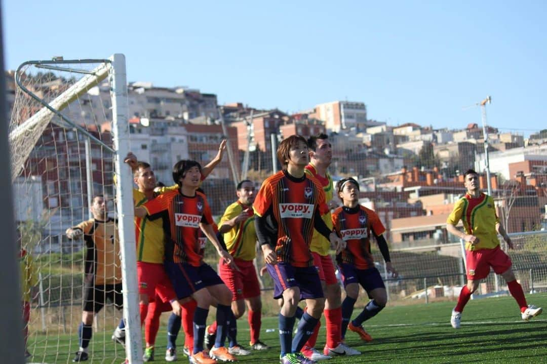 Alb Barcelona Football Academyのインスタグラム：「🟠アルビレックス新潟バルセロナヒストリー🔵 . ⚽️サッカー編⚽️ . ✅1期生 ✅2013-14シーズン . . . #アルビレックス新潟 #バルセロナ #アルビバルセロナ #アルビレックス新潟バルセロナ  #サッカー #留学 #スポーツビジネス #指導者 #スペイン #スペイン語 #海外」