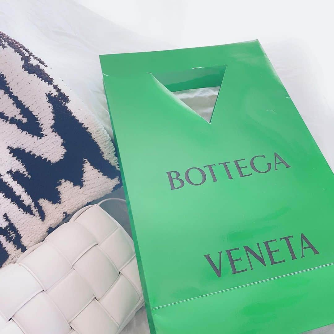 平井喜美のインスタグラム：「💚💚💚 #bottegaveneta」