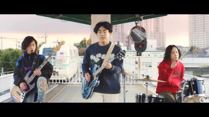 のインスタグラム：「1/27(水)発売のMajor 1st full album"カーテンコール"より、 "グッドバイ"のMVを公開しました！  良曲✌️ 個人的に普段あまりしないスラップをしてみました👍 ベースにも注目して聴いていただけると嬉しいです◎ 汐谷友希さんご出演ありがとうございました✨  YouTubeにて公開↓ https://youtu.be/u7VMbzEuogg  #グッドバイ  #カーテンコール」