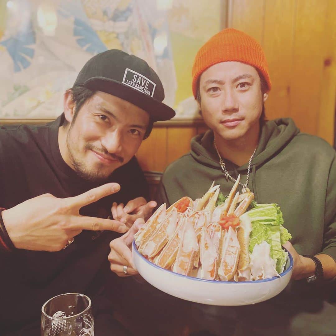伊藤準規のインスタグラム：「⚡︎  先日誕生日のお祝いで食事😊 SOBUさんSPTHX❤️  皆様お祝いメッセージ ありがとうございました✨  #誕生日 #蟹 #祖父江大輔 #ドラゴンズ #challenger #captainshelm #wtaps #nbhd #goros」