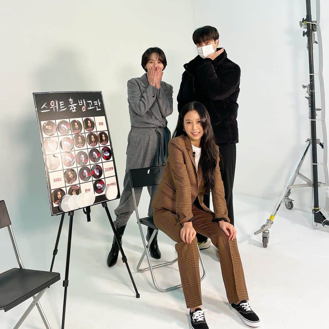 パク・ギュヨンさんのインスタグラム写真 - (パク・ギュヨンInstagram)「현수🧒🏻 은유👩🏻 지수👩🏼‍🦰 #스위트홈 #sweethome @cine_play_」1月13日 18時07分 - lavieenbluu