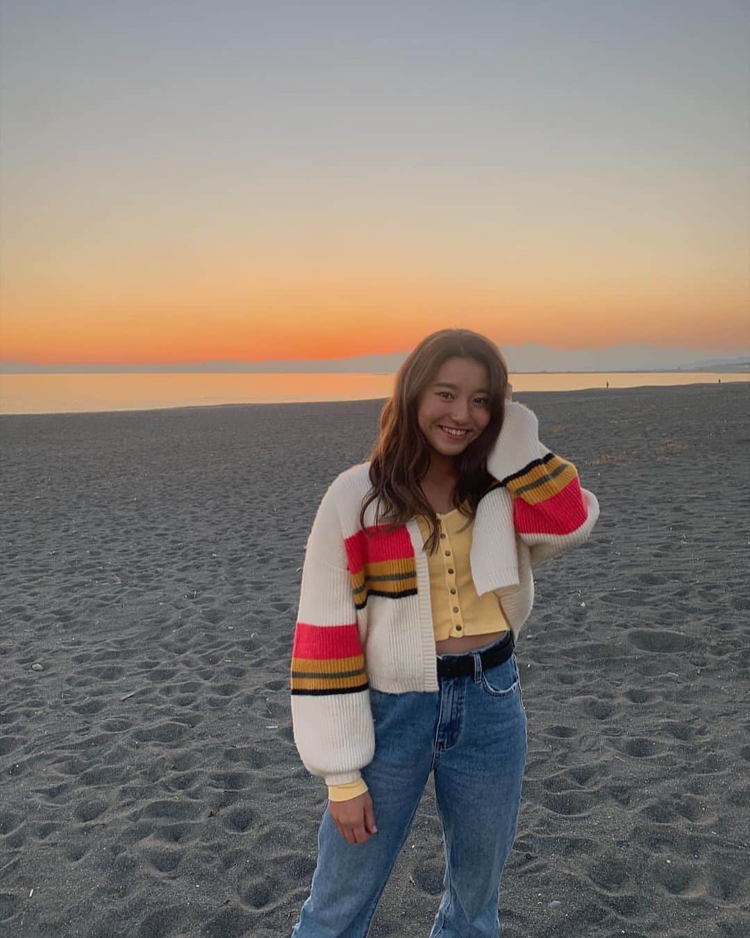 のインスタグラム：「ビーチでのサンセットをバックに🌊」