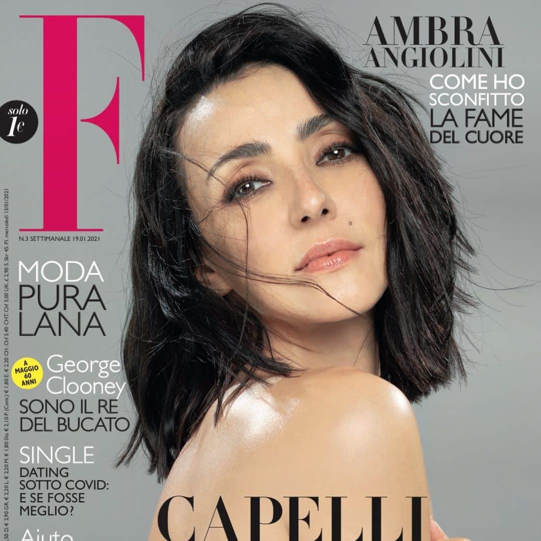 のインスタグラム：「“ Sono una fantasista o sono un casino...dipende a chi chiedete” in edicola da oggi su F magazine  grazie a @sonolucadini in diretta oggi con me alle 17 @sarafaillaci ♥️ @gra69  che non molla la presa mai ♥️ 🙌🏼 mua @lucacianciolo  hair @andresoriga  e siccome l’occhio conta parecchio @luisa.carcavale  ci vede tantissimo .... grazie per la giornata bellissima  a tutti🙌🏼🙌🏼🙌🏼🙌🏼🙌🏼#fmagazine @cairo.editore  @notorialab」