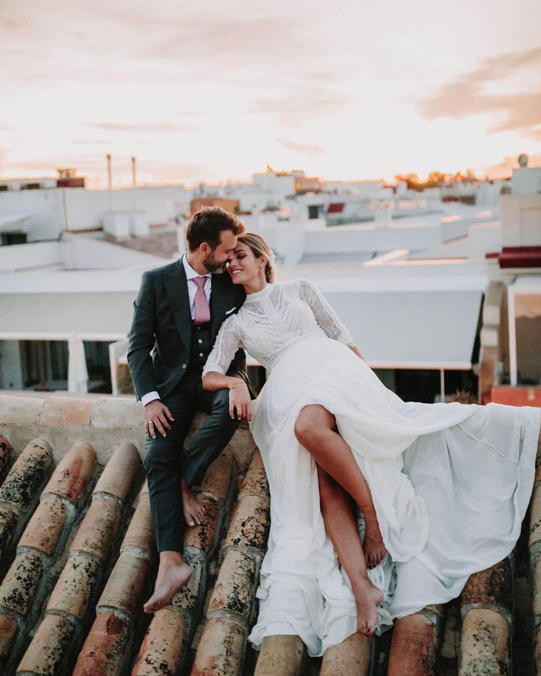 Pronoviasさんのインスタグラム写真 - (PronoviasInstagram)「"Una boda es la celebración del amor en mayúsculas. Creo que no hay nada más verdadero y auténtico que celebrar tu boda contra viento y marea, porque enseñas que el amor está por encima de todo. Me cuesta mucho explicar lo feliz que me siento de haber seguido adelante con todo aún a pesar de las dificultades encontradas por el camino.”   “A wedding is a celebration of LOVE. There is nothing more authentic than celebrating your wedding nowadays, despite all difficulties. We wanted to show that #LoveConquersAll”.  María married Iñaki the 26th of September 2020, congratulations for celebrating that #LoveConquersAll.  Photography: @ernestovillalba #PronoviasBride  Dress: Mimosa #Pronovias」1月13日 18時17分 - pronovias