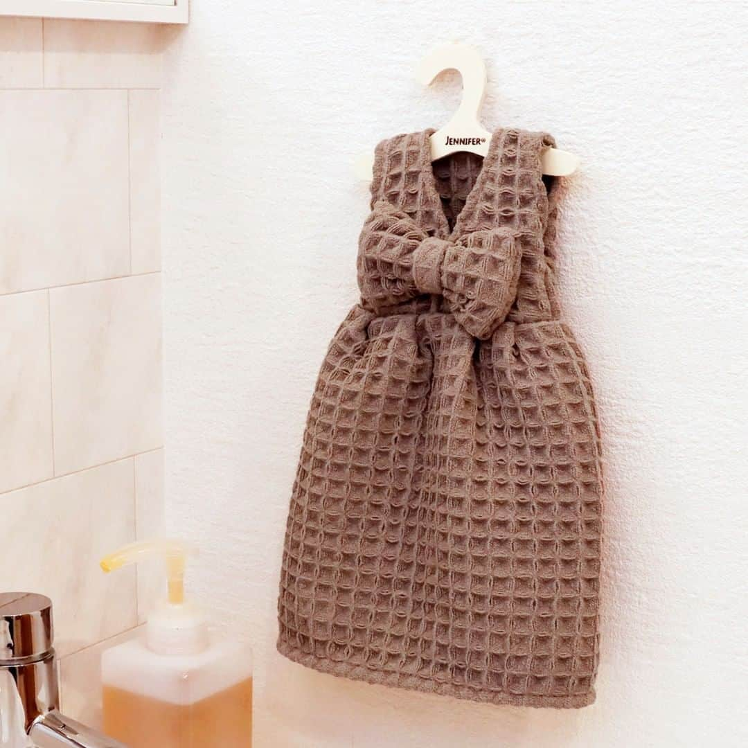 ASOKO ZAKKA STOREさんのインスタグラム写真 - (ASOKO ZAKKA STOREInstagram)「=RECCOMEND=  テレビで紹介されたことのあるASOKO大人気商品💕  お風呂場やキッチンにかけておくだけで お部屋の印象が一気に垢抜けます🌈✨  人気商品ですので気になる方はお早めにチェックしてください！  ■ドレスタオル　税込495円  画像をタップで商品ページに飛べます✈  ××××××××××××××××××××××××××××﻿ ﻿ 店舗により在庫・品揃えが異なります。﻿ お問い合わせは各店舗までお願いいたします。﻿ なお、取り寄せ・取り置きは行なっておりませんのでご了承くださいませ。﻿ ﻿ ×××××××××××××××××××××××××××﻿ ﻿ #ASOKO﻿ #タオル #ハンドタオル﻿ #ドレスタオル #リボン﻿ #生活雑貨﻿ #gift #present﻿ #プレゼント﻿ #ギフト﻿ #interior﻿ #インテリア雑貨 #テレビで紹介﻿ #布小物 #towel #dresstowel」1月13日 18時30分 - asokojpn