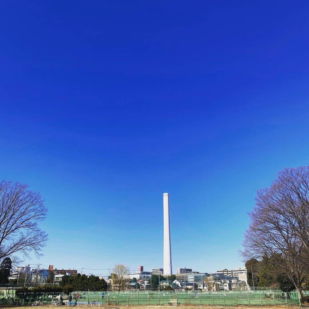 野本かりあのインスタグラム：「施設が閉鎖される事なく、いつも通りテニス出来た今日。 こんな状況になってから、それ以前の当たり前だった日常がひとつひとつ、幸せな事なんだって思わさせられる。 な。」