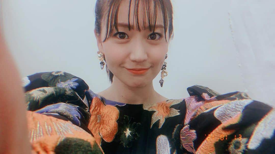 大島優子さんのインスタグラム写真 - (大島優子Instagram)「私服で なにかのインタビュー💄 きゃわだわ、この服  仕事してますあぴーるね」1月13日 18時27分 - yuk00shima