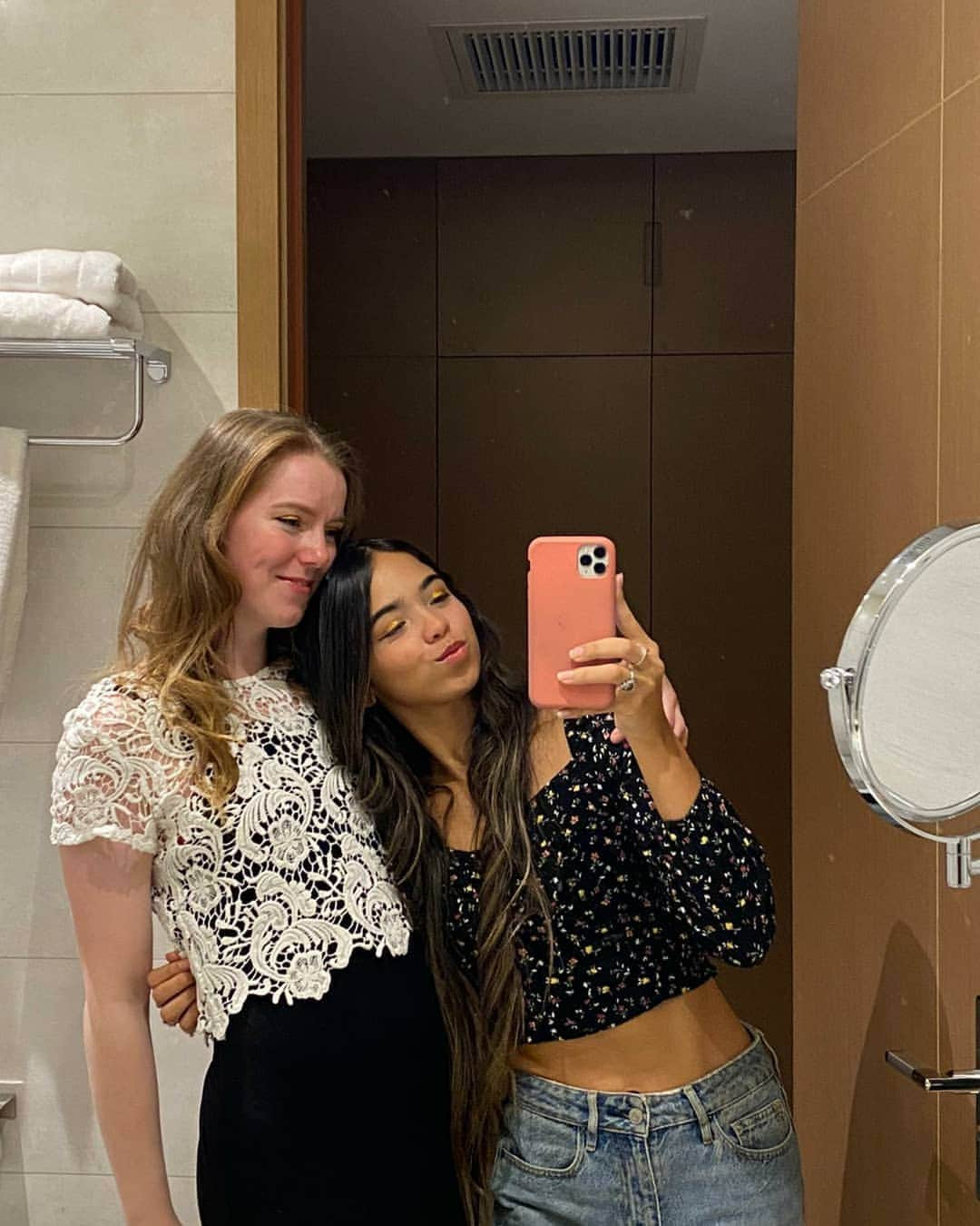 ブリット・エールラントさんのインスタグラム写真 - (ブリット・エールラントInstagram)「China was hard for me but this baby girl made it way easier for me! @mely_diaaz  #friendship #loveyou #supporteachother」1月13日 18時29分 - britteerland