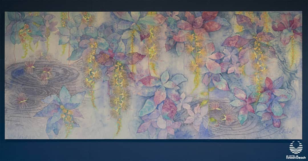 ホテルムーンビーチさんのインスタグラム写真 - (ホテルムーンビーチInstagram)「MBギャラリーにて開催中の「千賀ちか絵画展 やんばるに咲く花」。先週ご紹介した「果報」制作の様子をYouTubeにUPいたしましたのでぜひご覧下さいませ。  https://youtu.be/ZvLfIqc4338   #沖縄 #おきなわ #恩納村 #ホテルムーンビーチ #ムーンビーチホテル #ムーンビーチ #千賀ちか #okinawa #onnavillage #moonbeach #artofmoon #mbgallery #chikasenga #gototravel #gotoキャンペーン #沖縄好きな人と繋がりたい」1月13日 18時39分 - themoonbeachmuseumresort