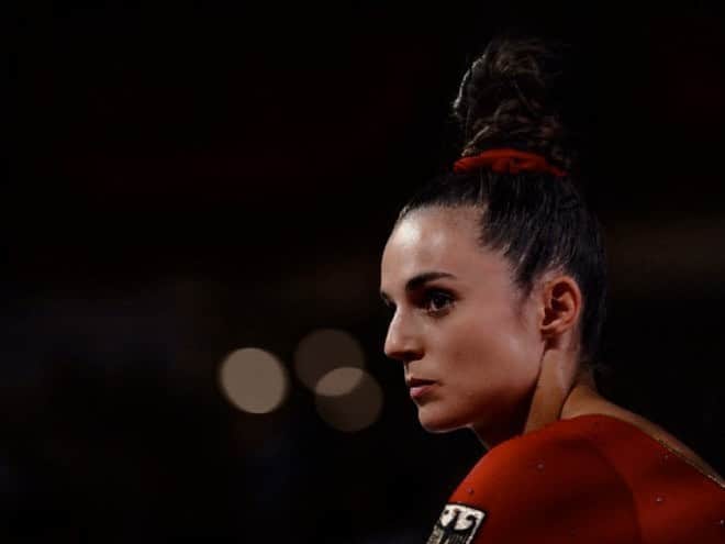 ポーリーヌ・シェーファーのインスタグラム：「You are strong enough to face it all.  Keep going.」