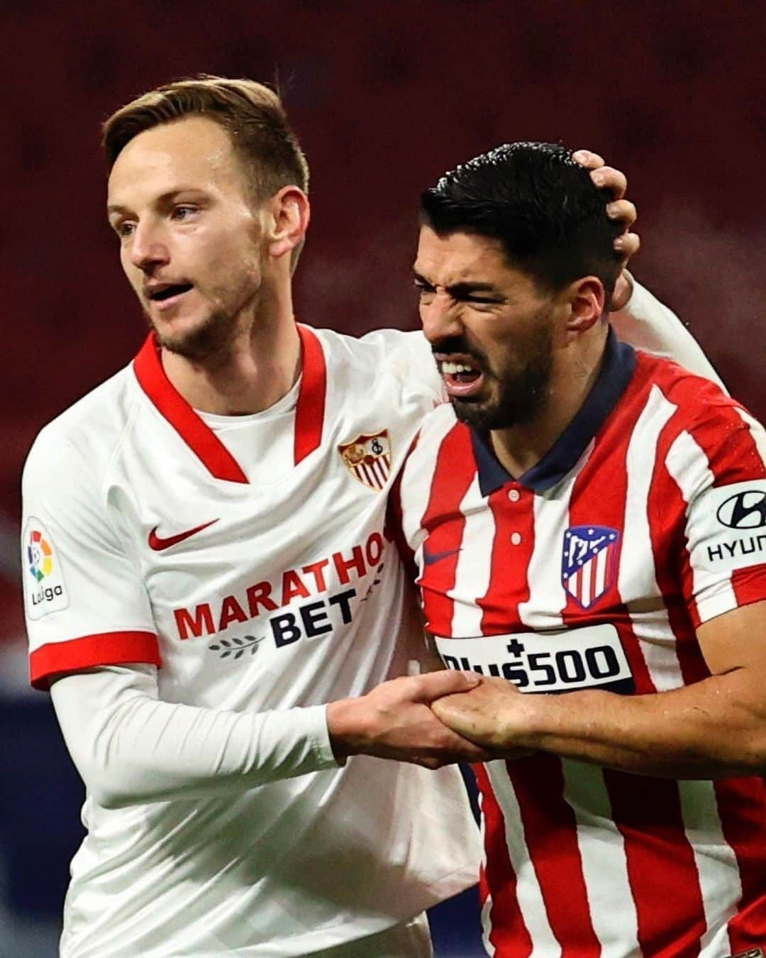 LFPさんのインスタグラム写真 - (LFPInstagram)「F R I E N D S! 🇭🇷😍🇺🇾  ¡A M I G O S! 🇭🇷😍🇺🇾  #Rakitic #Suarez #AtletiSevillaFC #LaLigaSantander #LaLiga #FairPlay #YouHaveToLiveIt #HayQueVivirla」1月13日 18時45分 - laliga