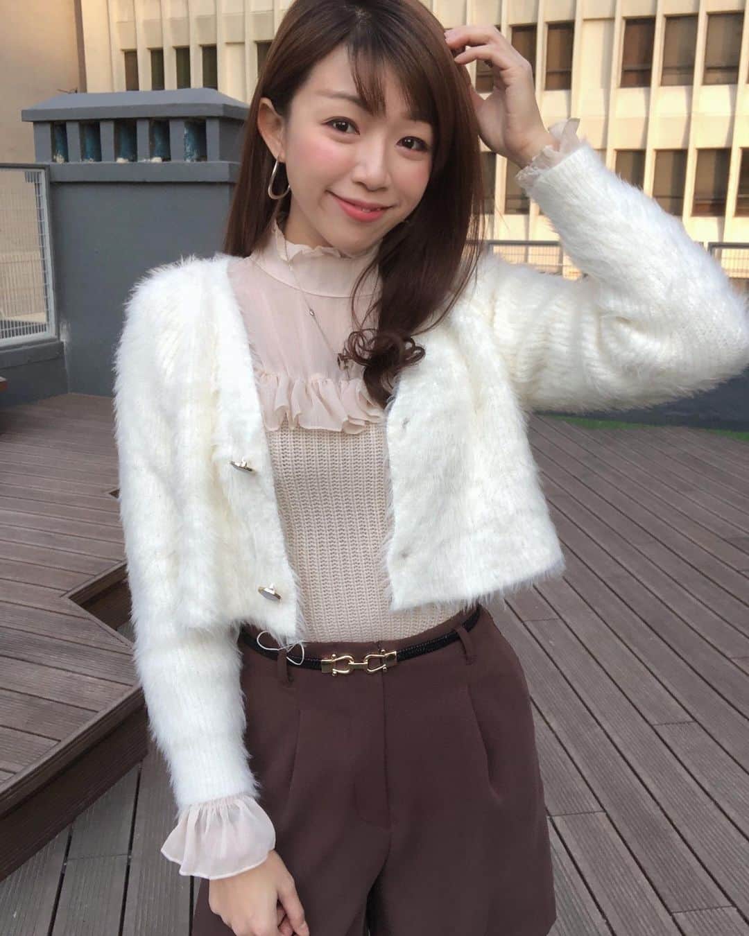 Fleur Fleurのインスタグラム：「估唔到今個一月天氣咁凍🥲🌸 想着連身裙但係又要有保暖嘅外套? 推介呢一款細細件 可以着喺大褸裏面保暖感UP! 而且呢個款係抵着款😘🙌🏻💰  推介推介！  Click入嚟睇吓農曆新年前有咩新貨返左？ 今晚8:00仲會有Facebook直播 介紹所有新作！記得留意啦😗✨🙌🏻」