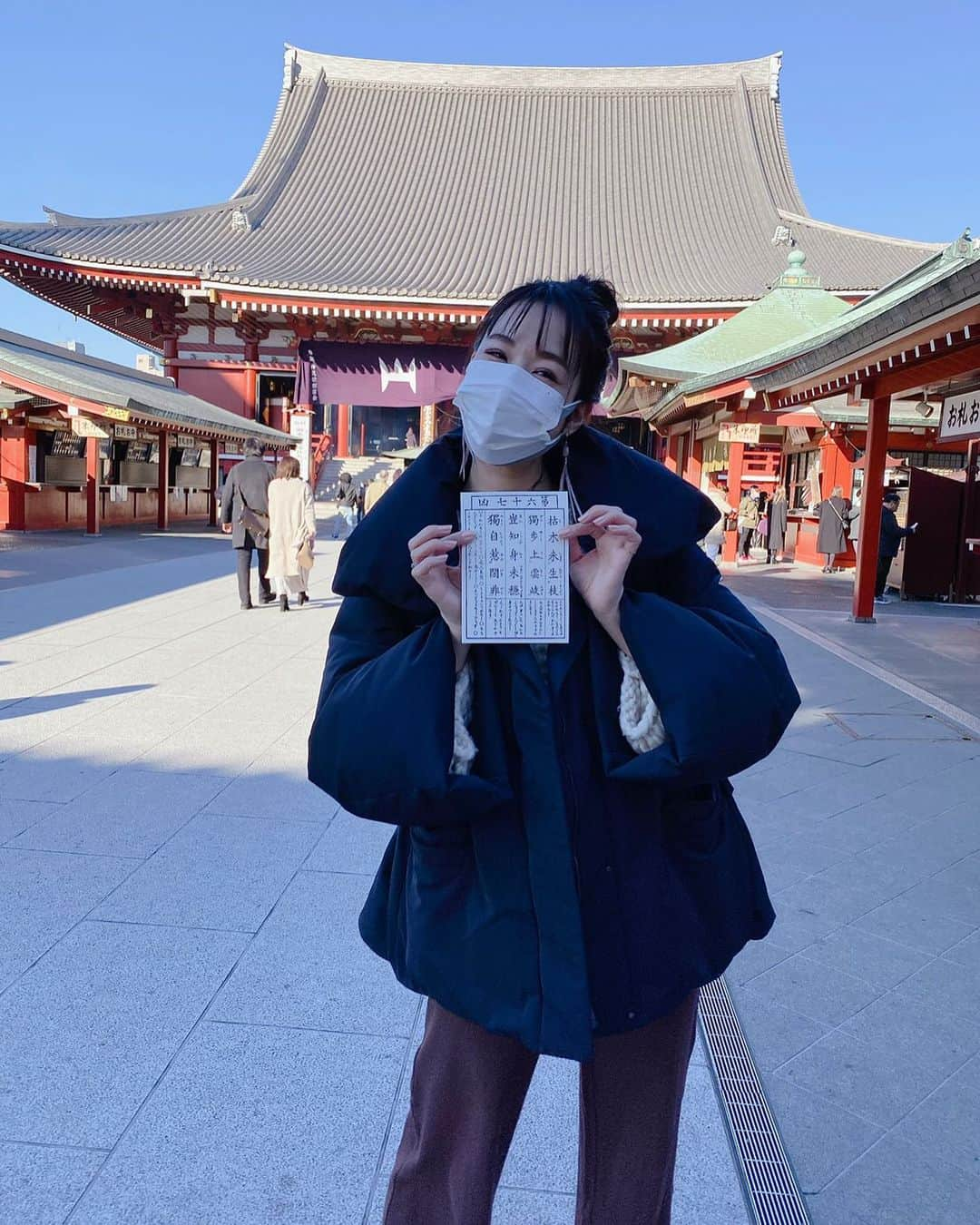 崎本ゆかりさんのインスタグラム写真 - (崎本ゆかりInstagram)「🏮凶！！！！やっと出たーーーー！！！ 凶が出ることで有名(幸運？♡)な浅草寺で ようやく凶が出ました！笑  . #喜ぶな！！ #浅草寺#おみくじ#凶#ヘラヘラ#ハッピージンクス#上がるのみ#浅草大好き#sensojitemple#asakusa」1月13日 18時50分 - yukariiiin5