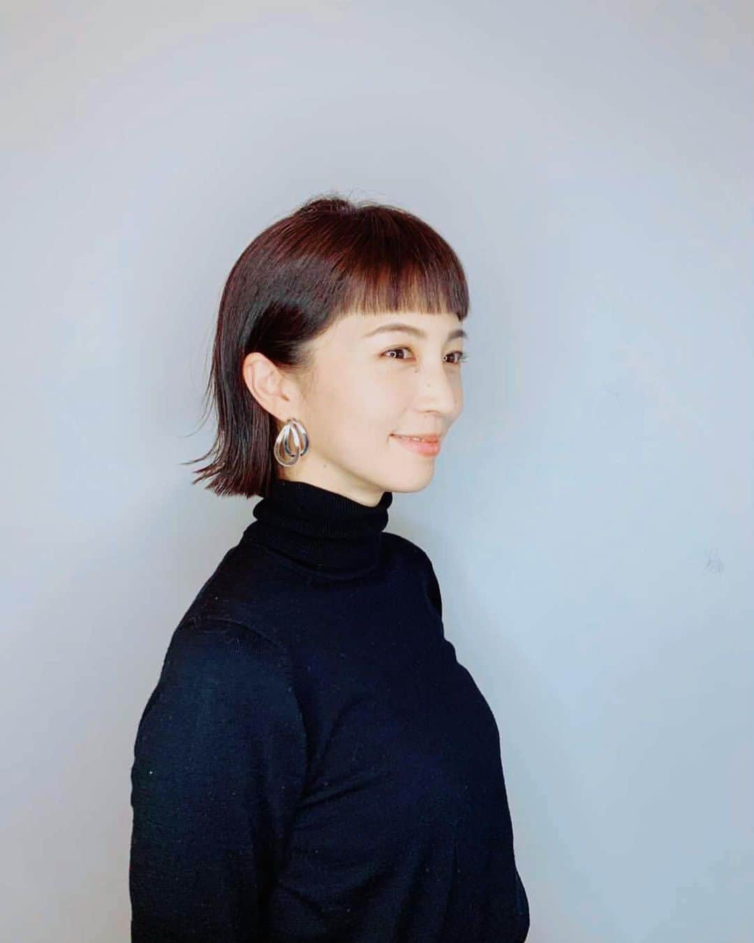 青木大輔さんのインスタグラム写真 - (青木大輔Instagram)「美沙子ちゃんの NEW HAIR❗️ キテました！ 切る前からイメージ決まってたんだけど 完璧に似合うって分かってて 切りました〜😁💪🏽 … カラーは @manami_tiechel さんに 考えてもらいました！ スタイル伝えて、暗めで！って さすがバッチリの仕上がり👍🏼 大人っぽくて可愛い感じ バランスがめちゃくちゃ合ってました！ … ショートバング ジワジワ来てます！ 気になる人はトライしちゃいましょ😁 … #安田美沙子 @yasuda_misako  #cute #beauty #beautiful  #hair #shorthair #shortbangs #bob #shortbob #tiechel #daisukeaoki #青木ダイスケ」1月13日 18時52分 - daisukeaoki_tiechel