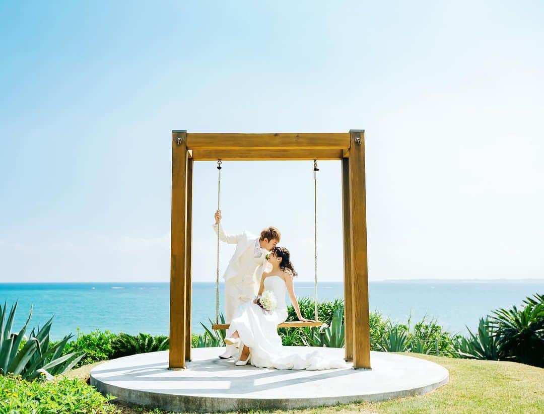ARLUIS WEDDINGさんのインスタグラム写真 - (ARLUIS WEDDINGInstagram)「10,000坪の広さを誇る沖縄最大級のウエディングリゾート「ザ・ギノザリゾート 美らの教会」 ． 敷地内には、たくさんのフォトスポットが。 . . Area：#沖縄  Chapel：#美らの教会  . . アールイズウエディングでは、結婚式当日はもちろん、 おふたりのリゾートステイをご提案。 風までも、思い出になるリゾートウエディングを。 . . . #アールイズウエディング のハッシュタグをつけて、 ﻿ 投稿・発信してくださいね✈﻿ 公式IGでリグラムさせていただきます！ >>@arluiswedding −﻿﻿ #アールイズ花嫁 #アールイズウェディング  #2021bride  #プレ花嫁 #wedding #resortwedding #beachwedding #weddingphoto #2021wedding  #美らの教会 #沖縄挙式 #沖縄リゾートウェディング #沖縄ウェディング #okinawa  #挙式レポ #海外ウエディング #リゾートウエディング #marry花嫁  #リゾート挙式 #リゾ婚 #海の見えるチャペル #ビーチフォトウェディング #沖縄好きな人と繋がりたい #沖縄旅行 #海外ウエディングフォト #ウエディングフォト #フォトウェディング #ガーデンウェディング」1月13日 18時53分 - arluiswedding