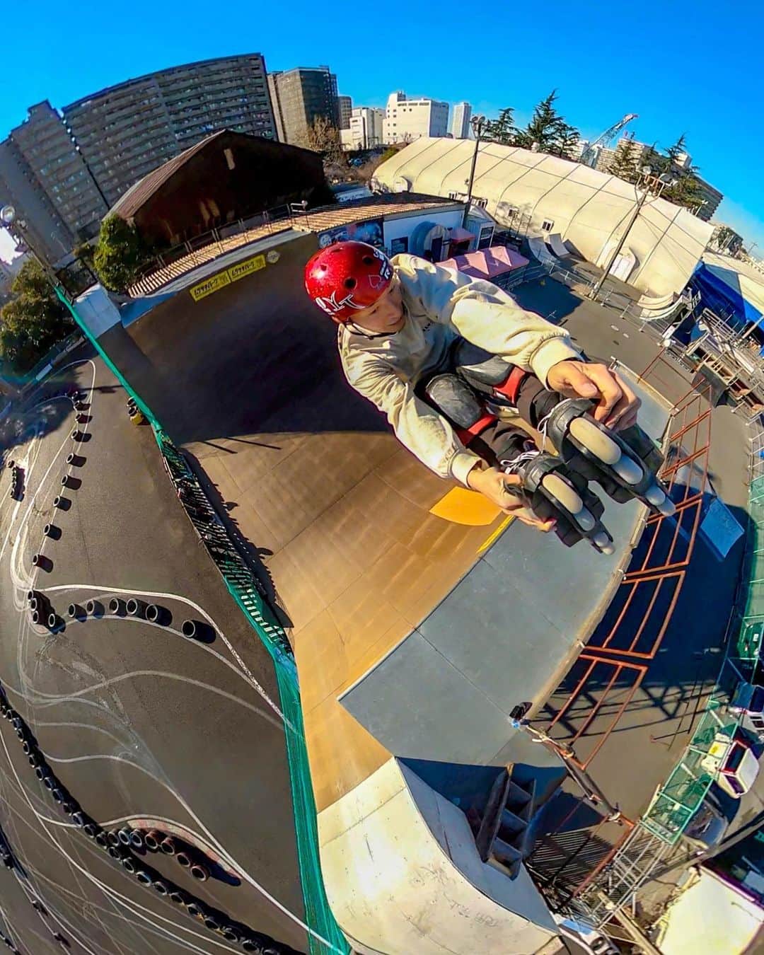 安床武士のインスタグラム：「Double rocket grab🚀 Shot by #gopromax . @goprojp @gopro  at @murasakiparktokyo . - @usdskates  @goodskates_inc  @canamonroad_japan  @lzbn_official  @papasu1048  - #usdskates #usdaeon #aeon72 #undercoverwheels #myfitliners #rollerblading #inlineskate #blading #takeshiyasutoko #インラインスケート #ローラーブレード #安床武士 #gopro #goprojp #🚀」