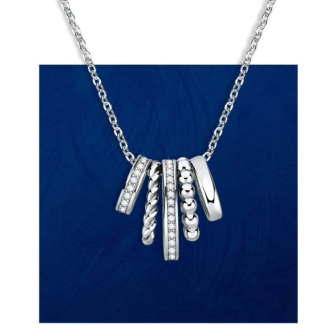 ピアネゴンダさんのインスタグラム写真 - (ピアネゴンダInstagram)「Many styles, one necklace!  Discover the unique design of #Insieme, our ready-to-wear collection! . . . #GIOIELLIDAVIVERE 💫」1月13日 19時00分 - morellato_official