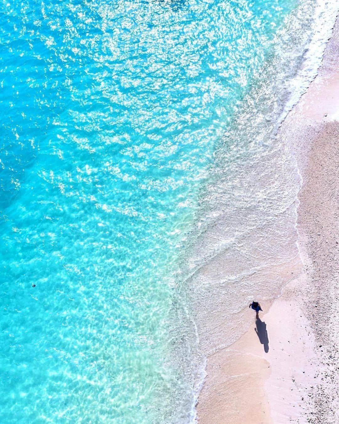 Be.okinawaのインスタグラム：「Take a walk on the sandy beach and enjoy the crystal-clear color of the sea. Forget yourself in the sound of the waves ...!  📍: Anchihama Beach, Sesoko Island 📷: @tamaki_nakajima_okinawa Thank you very much for your wonderful photos!  Coral and abundant fish inhabit the shoaling coast of Anchihama making it ideal for snorkeling. You can enjoy both natural beauty and exhilarating marine sports.  Hold on a little bit longer until the day we can welcome you! Experience the charm of Okinawa at home for now! #okinawaathome  Tag your own photos from your past memories in Okinawa with #visitokinawa / #beokinawa to give us permission to repost!  #anchihama #sesokoisland #アンチ浜 #沖縄離島 #瀬底島 #瀨底島 #세소코섬 #okinawanblue #beautifulsea #japan #travelgram #instatravel #okinawa #doyoutravel #japan_of_insta #passportready #japantrip #traveldestination #okinawajapan #okinawatrip #沖縄 #沖繩 #오키나와 #旅行 #여행 #打卡 #여행스타그램」