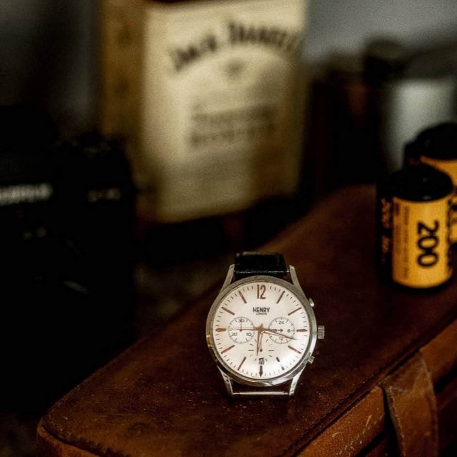 Henry London Official page of Britishのインスタグラム：「Who had a Henry London watch from Santa?! Don’t forget to share your photos, we’d love to see! 📷 @danwilliams.takeyourshot」