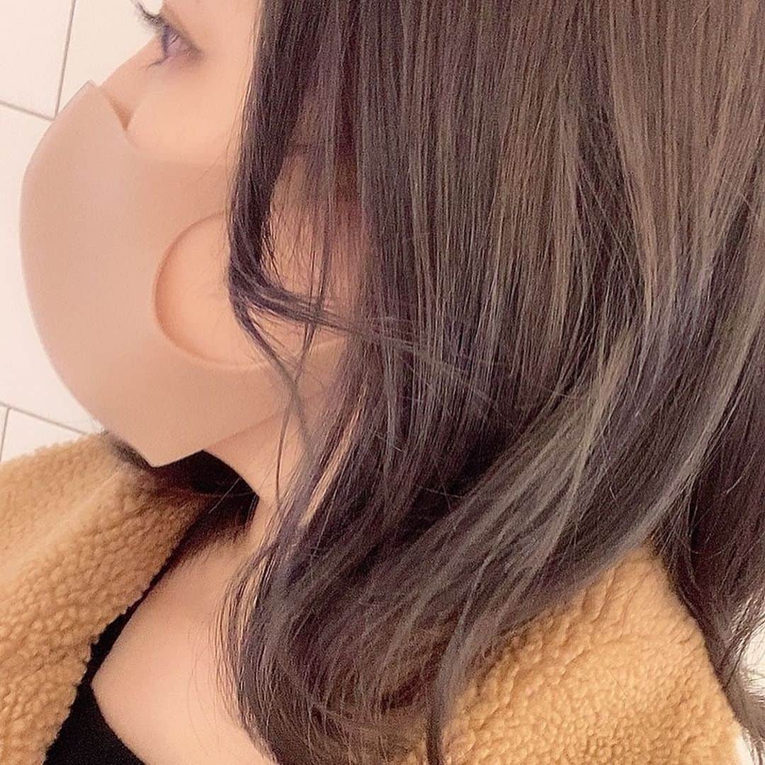 浜田由梨さんのインスタグラム写真 - (浜田由梨Instagram)「光のあたり具合で色がちがいすぎて、本当はいま何色なのかわからない。 #hairstyle #haircolor #グレージュ #ヘアカラー #instagood」1月13日 19時03分 - yuri_taroo