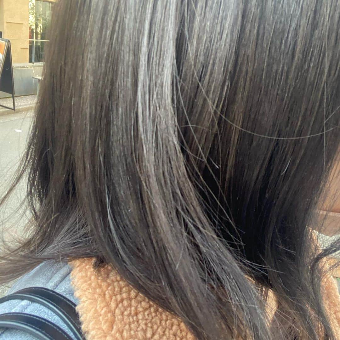 浜田由梨さんのインスタグラム写真 - (浜田由梨Instagram)「光のあたり具合で色がちがいすぎて、本当はいま何色なのかわからない。 #hairstyle #haircolor #グレージュ #ヘアカラー #instagood」1月13日 19時03分 - yuri_taroo