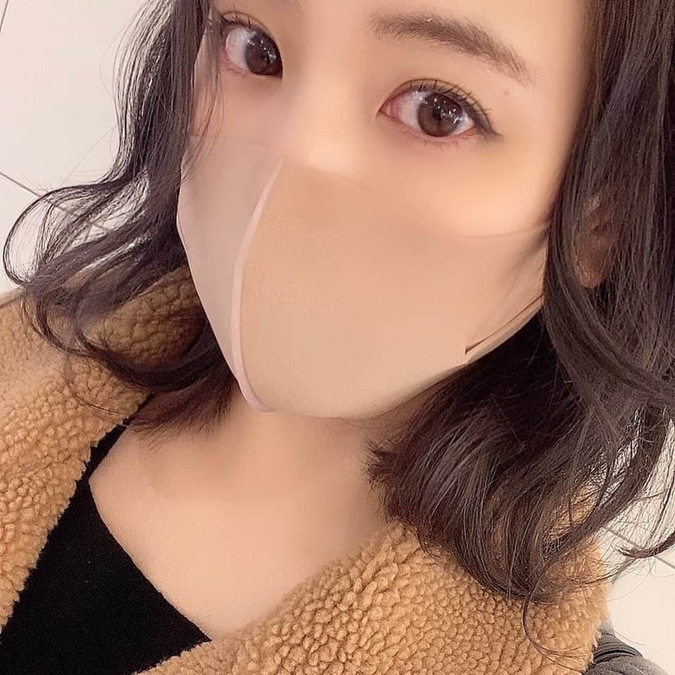 浜田由梨のインスタグラム：「光のあたり具合で色がちがいすぎて、本当はいま何色なのかわからない。 #hairstyle #haircolor #グレージュ #ヘアカラー #instagood」