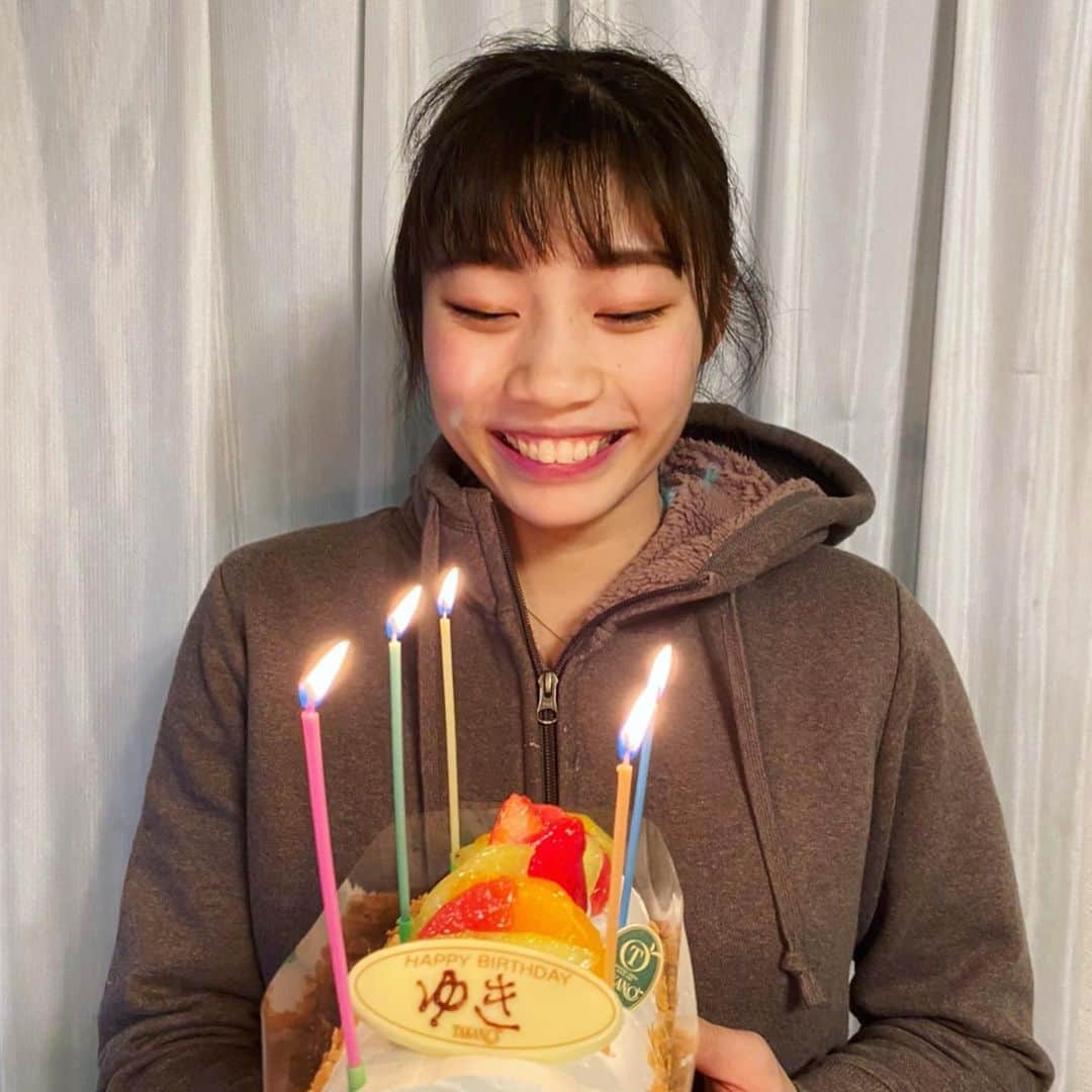 のインスタグラム：「23歳になりました。 たくさんのお祝いメッセージやプレゼント本当に嬉しいです。  23歳のテーマは  "瞬間を大切に"  過去・未来に捉われず目の前の演技、人、モノ、を何よりも大切に日々を過ごしていきたいと思います。  23歳もまだまだ未熟なわたしですが優しくしてやって下さい。  どうぞよろしくお願いいたします。」