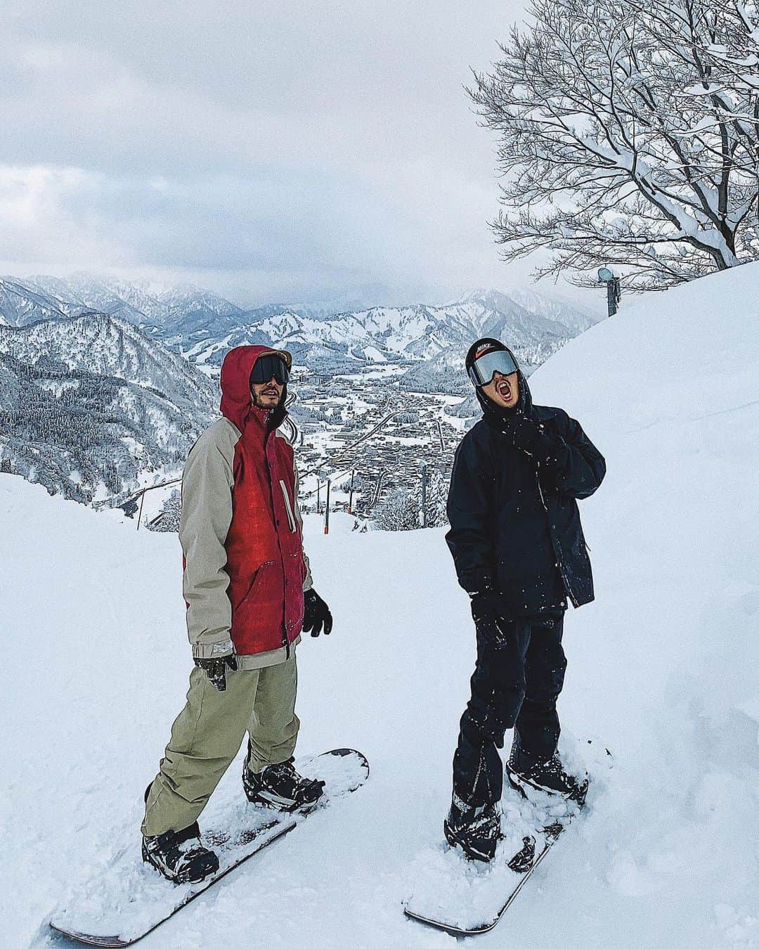 KANJIさんのインスタグラム写真 - (KANJIInstagram)「みんなでFLEXのゴーグルおそろ🥽ふっつーに良いゴーグルなのw ㅤㅤㅤㅤㅤㅤㅤㅤㅤㅤㅤㅤㅤ フレームレスだから視界良好🔥 これから本格的にシーズン始まるから今のうちにGETしよう✨ ゴーグル→ @flex_japan ㅤㅤㅤㅤㅤㅤㅤㅤㅤㅤㅤㅤㅤ ㅤㅤㅤㅤㅤㅤㅤㅤㅤㅤㅤㅤㅤ ーーーーーーーーーーーーーーーーーーーー #スノボ#スノボー #スノボーウェア #スノボウェア #スノボー🏂 #スノボ男子 #スキーゴーグル#スノボゴーグル #ゴーグル#goggles #スノーボード #スノーボード🏂 #スノーボーダー #フレームレスゴーグル #スノーゴーグル #flex_japan#メンズファッション#メンズコーデ#メンズコーディネート#snowboarding #snowboard」1月13日 19時09分 - ing_1000