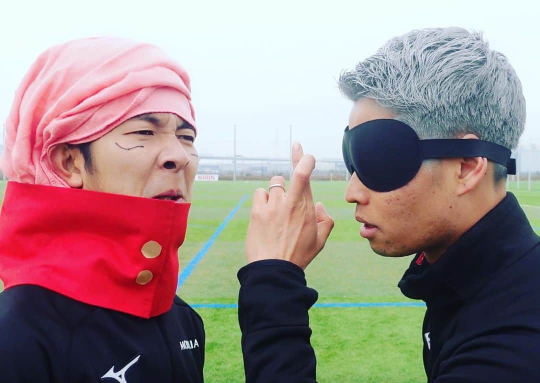 マキヒカのインスタグラム：「#呪術廻戦  #五条悟 選手 #虎杖悠仁 選手 #領域展開出来る人と繋がりたい #こんな変な髪型してる時に大Jリーガーにお会いしてきまずかったなぁ #恥恥しい」