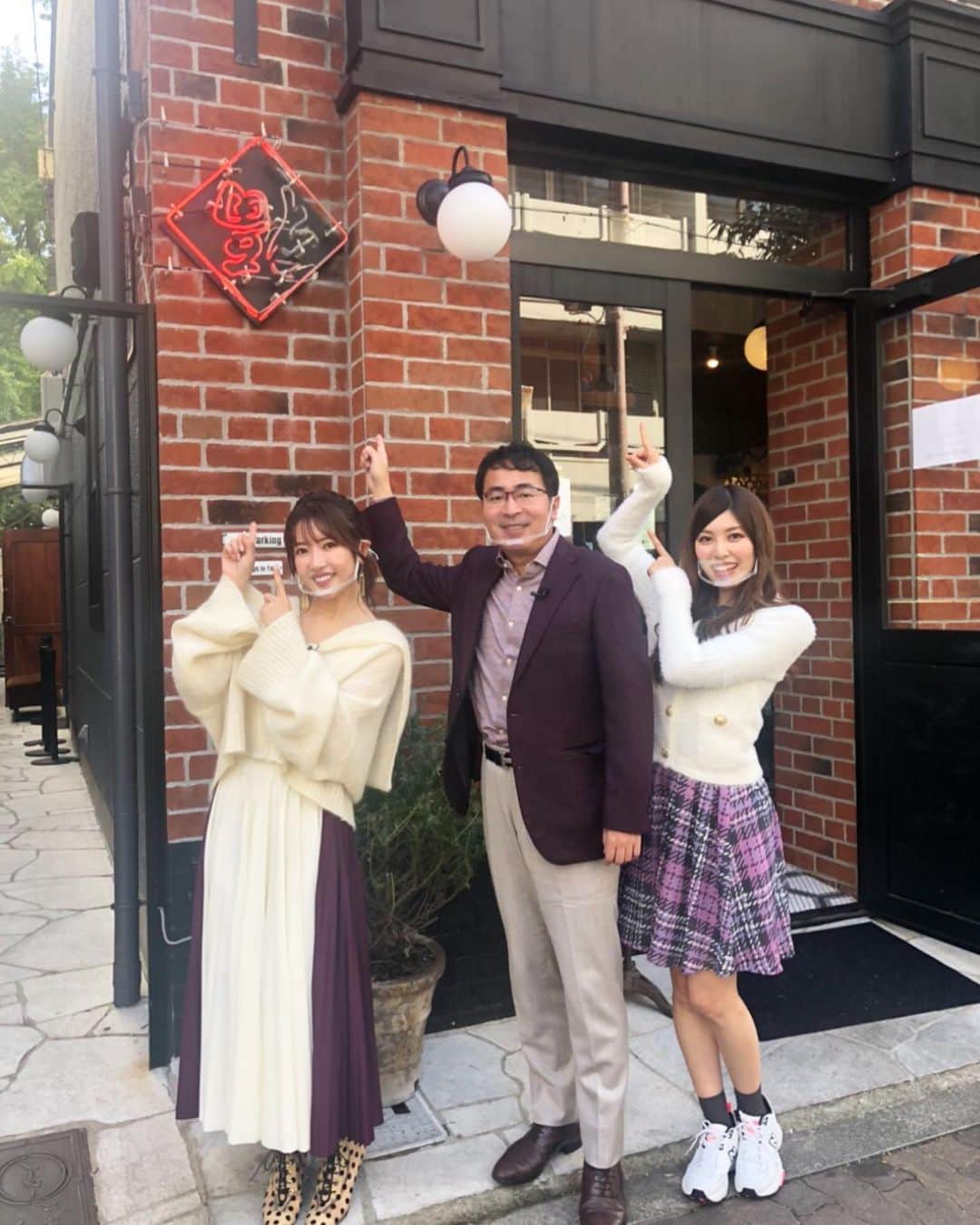 橘ゆりかのインスタグラム：「🍱🥢💕﻿ ﻿ 去年のロケでのお写真！﻿ くみっきー こと舟山久美子さんと﻿ ご一緒させていただきました☺️❣️﻿ ﻿ みんなでくみっきーポーズできたし美味しいものいっぱいで楽しい大阪ロケだったよ〜✌️﻿ ﻿ ﻿ #いい福みつけ旅 ﻿ 奈良テレビ、びわ湖放送  で放送中です🌈﻿ YouTubeからもご覧いただけます〜！！﻿ ﻿ ﻿ #福盛訓之 さん #舟山久美子 さん #くみっきー #橘ゆりか #大阪グルメ #靭公園﻿ #cafesik #大阪カフェ」