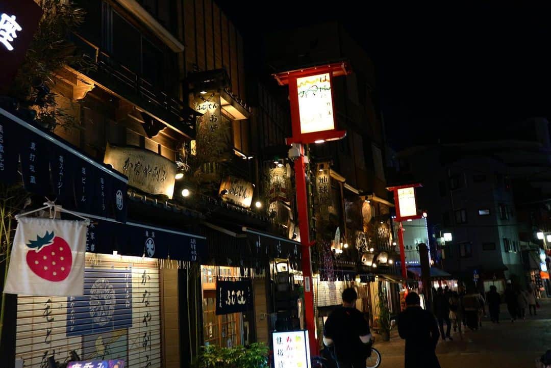 原あやのさんのインスタグラム写真 - (原あやのInstagram)「20:00以降も明るかったとき 散歩大好き人間なので、早く終息してほしすぎるし、ちょっと暖かくなって欲しい 20℃が好きです（しらんがな）  #カメラ#はらさんぽ #camera#film#浅草#東京#夜景#立ち飲み#asakusa#tokyo#散歩#📸」1月9日 23時33分 - ayano_hara_69