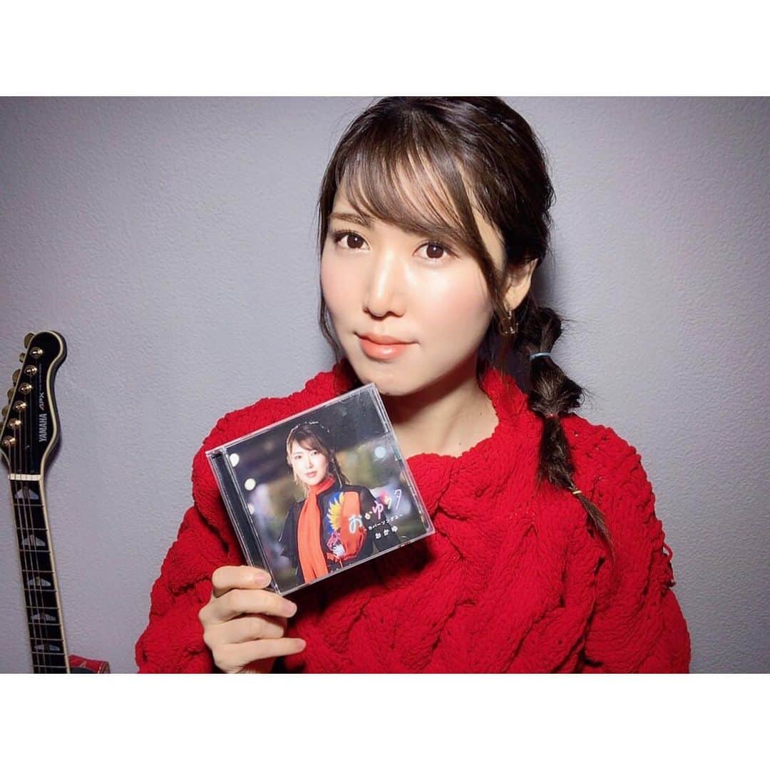 おかゆのインスタグラム：「📱👩🏻‍💻❤️🌈 . 先ほどのインスタライブ 「おかゆんのステイホームライブ🏡」 お付き合いくださった皆様 ありがとうございました🐶❤️ . アーカイブのコメント入力中に またアプリ落ち…😭📱 運みたいなものなのでしょうか...？😫💭 アーカイブ楽しみにしていた方、 ごめんなさい…🥺はぁ🥺 . 明日はリミスタさんで 18時から「おかゆウタ 〜カバーソングス〜」 初のネットサイン会です👩🏻‍💻🎸 . 8種類のポストカードの中から サインを書かせて頂きます📸 (種類はランダムになります👉🏻⚡️) . 皆さんと、楽しいイベントになりますように☺️🌈 今日も一日ありがとうございました🙏🏻❤️ おやすみなさい😴 . #おかゆんのステイホームライブ #アーカイブ残らず #わやのある生活 #わやな暮らし #毎日わや #おかゆウタ #ネットサイン会 #カバーソングス #カバーアルバム」