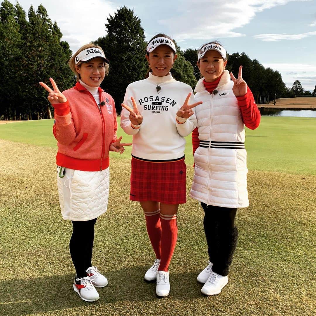 川満陽香理のインスタグラム：「毎週日曜22:00〜20:54 ＢＳ－ＴＢＳで放送されている #ゴルフ3キングダム   @golf3kingdom_bstbs   明日から放送の新シリーズに 植田希実子プロ、綾田紘子プロとチームを組んで出演しています☆  【出場チーム】 チーム香妻／香妻琴乃プロ、工藤遥加プロ、東浩子プロ （香妻プロ率いるプロゴルファーチーム）  チーム植田／植田希実子プロ、川満陽香理プロ、綾田紘子プロ （植田プロ率いるプロゴルファーチーム）  チームウェルネス大学／坂口瑞菜子さん、曽雌ひまりさん、本明夏さん （日本ウェルネススポーツ大学ゴルフ部）  【MC】コカドケンタロウ（ロッチ） 【解説】芹澤信雄プロ、菊地智哉（「月刊ゴルフダイジェスト」編集長）  ウェアはチームでリンクコーデ♪ ぜひご覧ください☺︎  #ゴルフ5 #ティゴラ #kolwin #よかせっけん #カストロール #宮古島 #リンクコーデ #女子ゴルフ #タイトリスト」