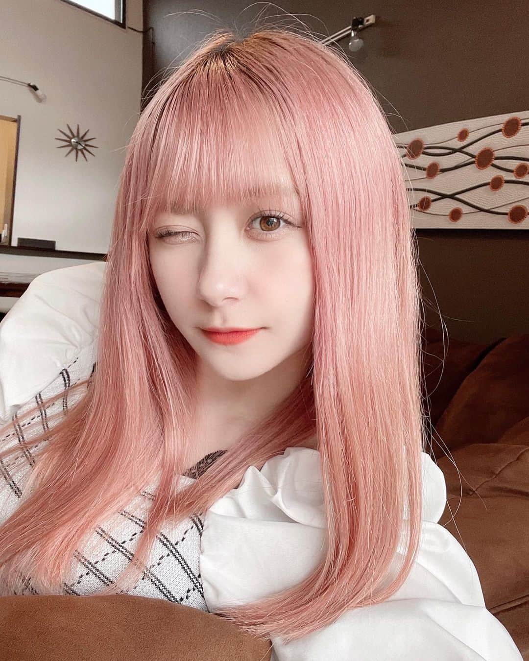 兼次桜菜のインスタグラム：「最近巻きすぎてたからストレート💖」