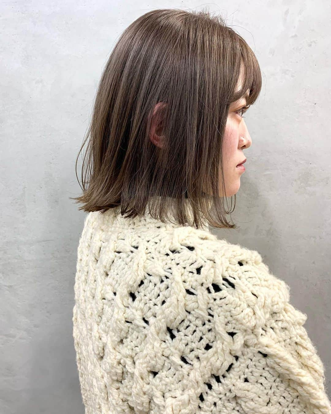 Ramie 山下未紗さんのインスタグラム写真 - (Ramie 山下未紗Instagram)「_ natural bob★ カラーはブリーチして柔らかベージュに😍  . KILLAでは、緊急事態宣言に伴う 営業時間の変更はございません。 感染症対策をしっかりと行い お客様が安心してご来店頂ける 環境づくりをさせて頂きます！ . 【衛生ガイドライン】 ・出勤スタッフの削減 ・出勤前の体温チェック、 　こまめな手洗い消毒とうがい ・スタッフ全員のマスク着用 ・窓の開放による換気と、 　高性能空気清浄機の設置 ・セット面の間隔、 　お客様同士の間隔を広く ・お客様毎の席の消毒 （滞在時間はお客様専用の席とします) . 【以下に該当するお客様のご来店をお控え下さい】 ・感染者、及び感染の疑いがある方 ・体温が37.5度以上ある方 ・だるさ（倦怠感）や息苦しさ（呼吸困難）がある方 ・咳が頻繁に出る方 ・感染濃厚接触者と思われる方 ・１４日以内海外渡航歴がある方  １日も早く平凡な日々が訪れるますように。 皆様のご健康を心よりお祈り申し上げます。  場所： KILLA(旧RODGE)  東京都渋谷区神宮前6-18-14 JS神宮前プロパティ４F TEL：03-6712-6360   #ボブ#ミニボブ#ショートボブ#透明感カラー#外国人風カラー#アディクシーカラー#イルミナカラー#グレージュ#ハイライト#ミルクティーベージュ#ショートヘア#マッシュショート#バッサリカット#ハンサムショート#丸みショート#イメチェン#髪質改善#オレンジカラー#オレンジブラウン#小顔カット#夏ヘアー#ココアブラウン#ブランジュ#シアーベージュ#ginza#giselle#fudge#cluel#ar」1月9日 22時06分 - misa_yamashita