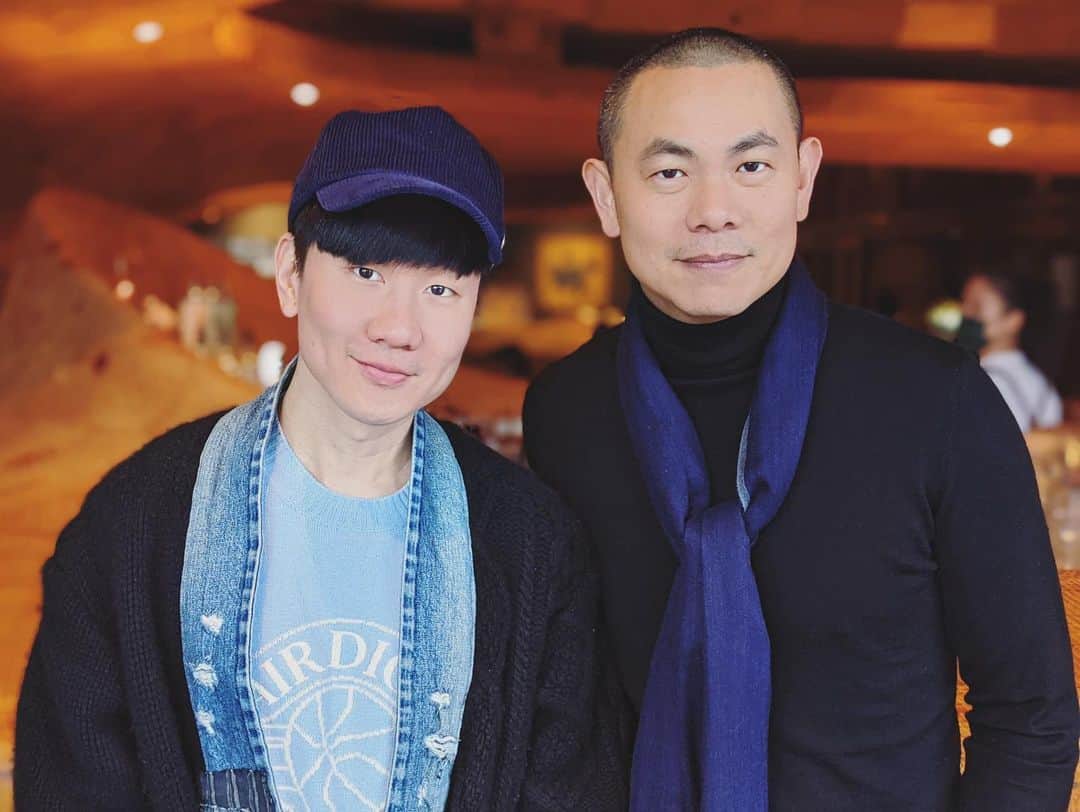 林俊傑のインスタグラム：「Thanks for personally taking me through an amazing journey of exploration, experiment, and discovery. This will go down as one of the best meals I’ve ever had! @andrechiang_sg   謝謝你親自帶領我們進入你透過美食創造的世界，領悟到「吃」這件事 不但可以美味，也可以如此有意義！  #raw #漢方」