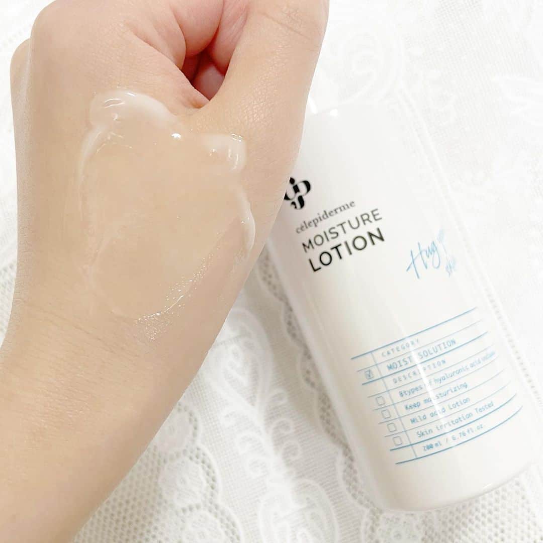 山田あかりさんのインスタグラム写真 - (山田あかりInstagram)「仕事終わった🤤  @celefit.jp の  #ハグユアスキンモイスチャートナー 💓  うっるうるになる化粧水と乳液で、8種類のヒアルロン酸が配合されているよ☺️✨  使うともっちもち、うるうるな肌になるのと香りがよくて好き🥺💓  #セレフィット　の商品はアイシャドウもめちゃくちゃ気に入ってて化粧水も最高なのか！！と衝撃受けたよ🤤  また明日も仕事だからまたねー🥰💓  #モイスチャーローション　#モイスチャートナー　#toner #lotion #韓国コスメ　#韓国美容　#celefit #韓国　#コスメ　#美容　#化粧水　#保湿　#乳液　#保湿ケア #保湿化粧水」1月9日 22時25分 - akari030201