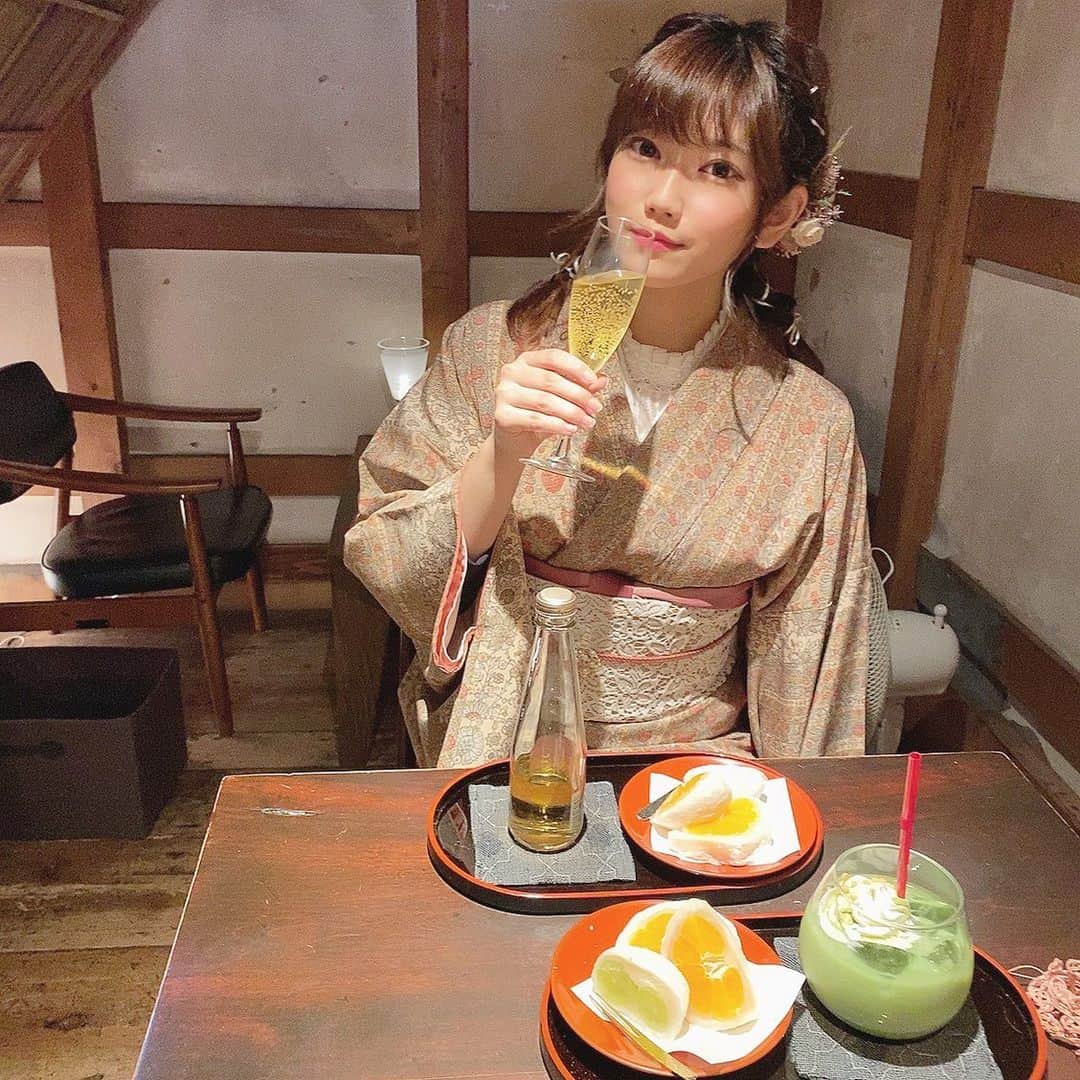 河原美結のインスタグラム：「・ ・ ずっと行きたかったお店に行けて幸せだった❤️ ちょー美味しかった!!! (ちょっと前の旅行のお話) #travel #travelphotography #kimono  #fashion #fruit #sweets #portrait #portraitmodel #kanazawa  #kazunakashima  #kanazawatrip #cafe #旅行 #金沢旅行 #金沢カフェ #カフェ #金沢 #カズナカシマ #フルーツ大福 #映えスイーツ #着物 #レトロ着物 #ポートレート #被写体 #おうち時間 #instagood #instadaily #instafashion #instafood」