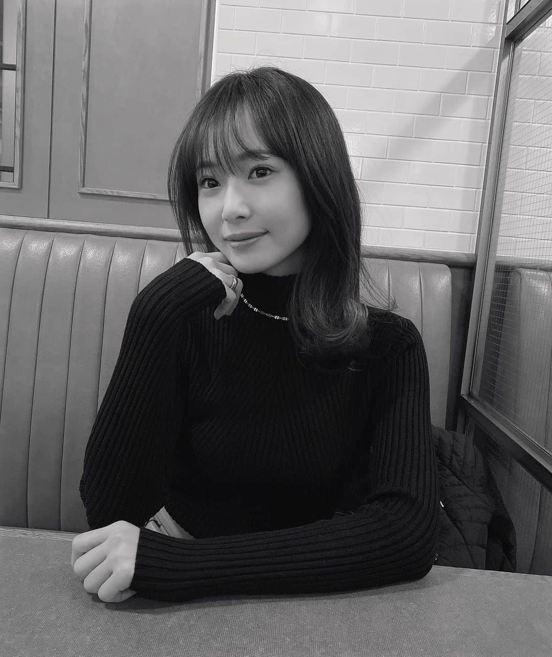 西川瑞希（みずきてぃ）さんのインスタグラム写真 - (西川瑞希（みずきてぃ）Instagram)「PINKのレザースカートを差し色に💕黒ピンクの合わせってたまに無性に着たくなる〜☺︎  @cheriemona_official カラーレザープリーツスカート(SALE ITEM) ※サイト記載パープル  #cheriemona #skirt #winterfashion #codenate #冬コーデ #レザースカート #プリーツスカート #ピンク #パープル」1月9日 22時31分 - mizuki_nishikawa_