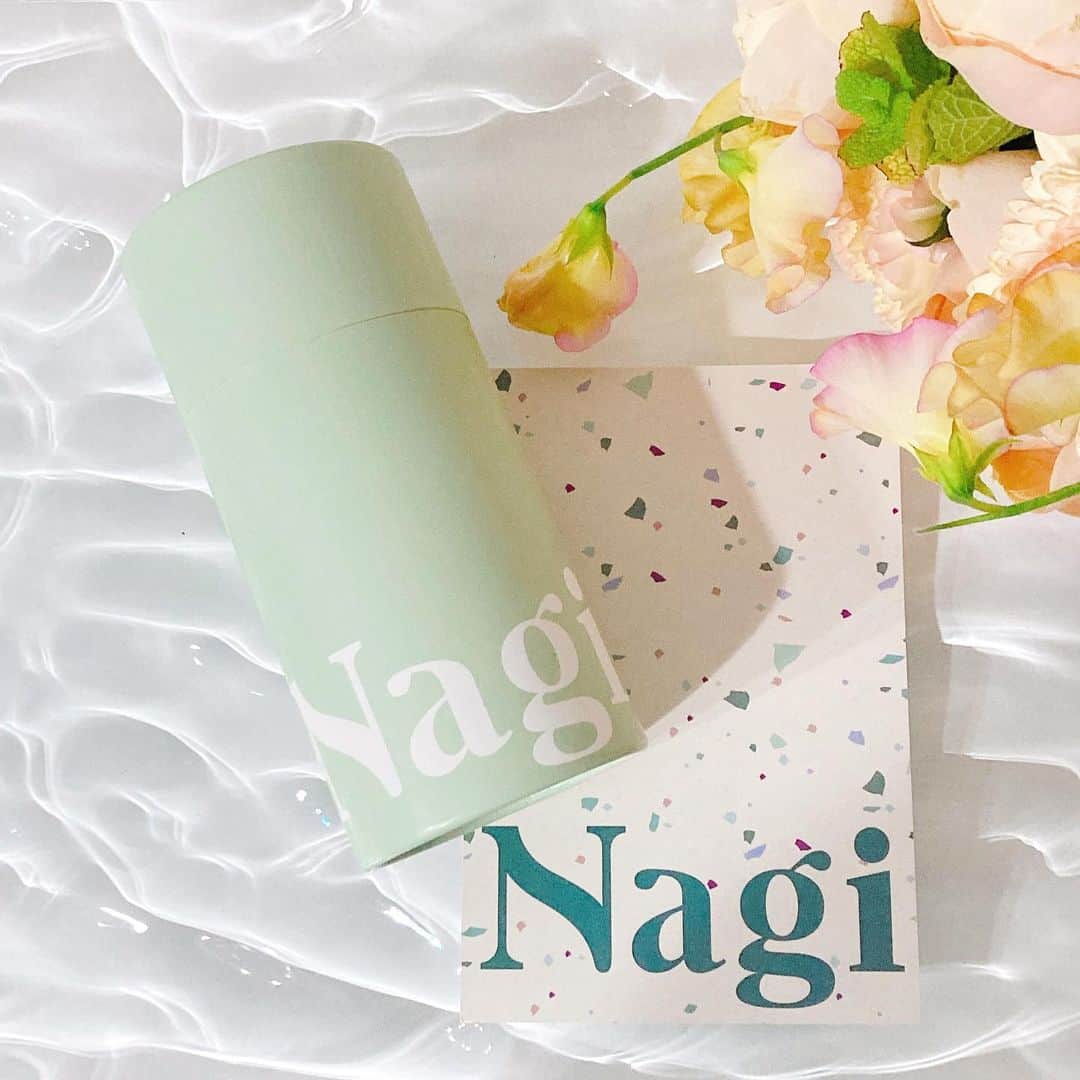 佐竹ななのインスタグラム：「ついに届いた〜！ 友達が絶賛してた #Nagi の#吸水ショーツ　 ナプキンなしの生活最強にストレスフリーだと言っていたので使うの楽しみ！ でも半信半疑なので、よかったら買い足しする予定✨  #カルテル　#Kartell #DUNE #ホワイトインテリア　#モノトーンインテリア」